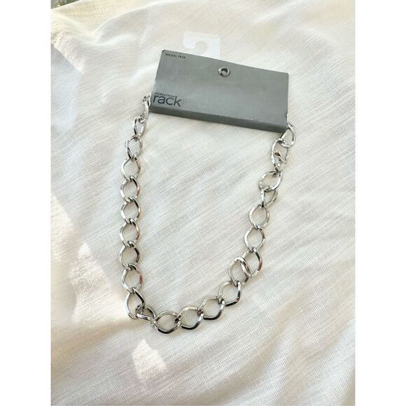 Norstrom’s silver colored chain-link necklace - Picture 3 of 4